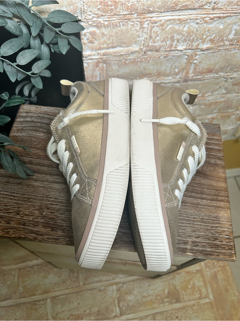 REEF Lay Day Dawn Metallic Gold Leather Sneakers Size 10 Cork comfort  #11 - Picture 8 of 10